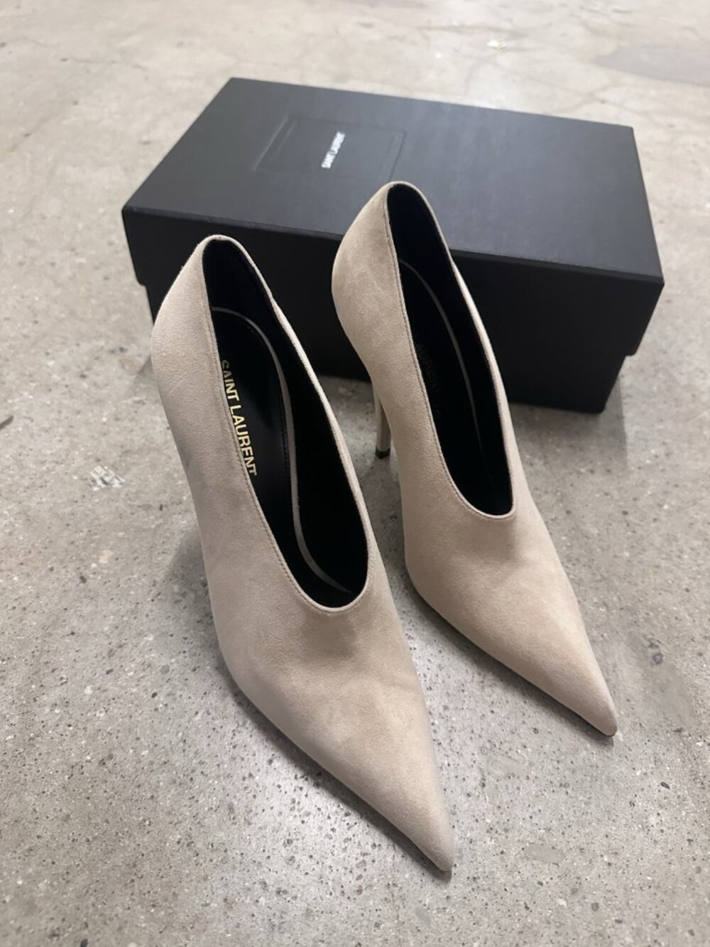 Saint Laurent Nico Pump Heels Cream Suede - Picture 8 of 10